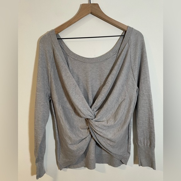 Victorias Secret Top Medium Gray Twist Back Lightweight Sweater Shirt Yoga Soft - Picture 7 of 11